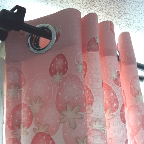 Cute Strawberry Curtains - Picture 4 of 4